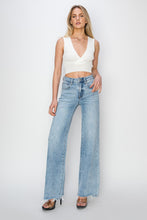 Load image into Gallery viewer, Light Wash High Waist Relaxed Fit Jeans