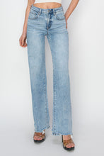 Load image into Gallery viewer, Light Wash High Waist Relaxed Fit Jeans