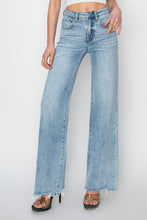 Load image into Gallery viewer, Light Wash High Waist Relaxed Fit Jeans