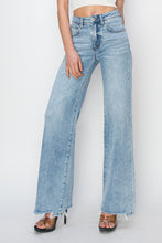 Load image into Gallery viewer, Light Wash High Waist Relaxed Fit Jeans