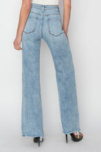 Load image into Gallery viewer, Light Wash High Waist Relaxed Fit Jeans